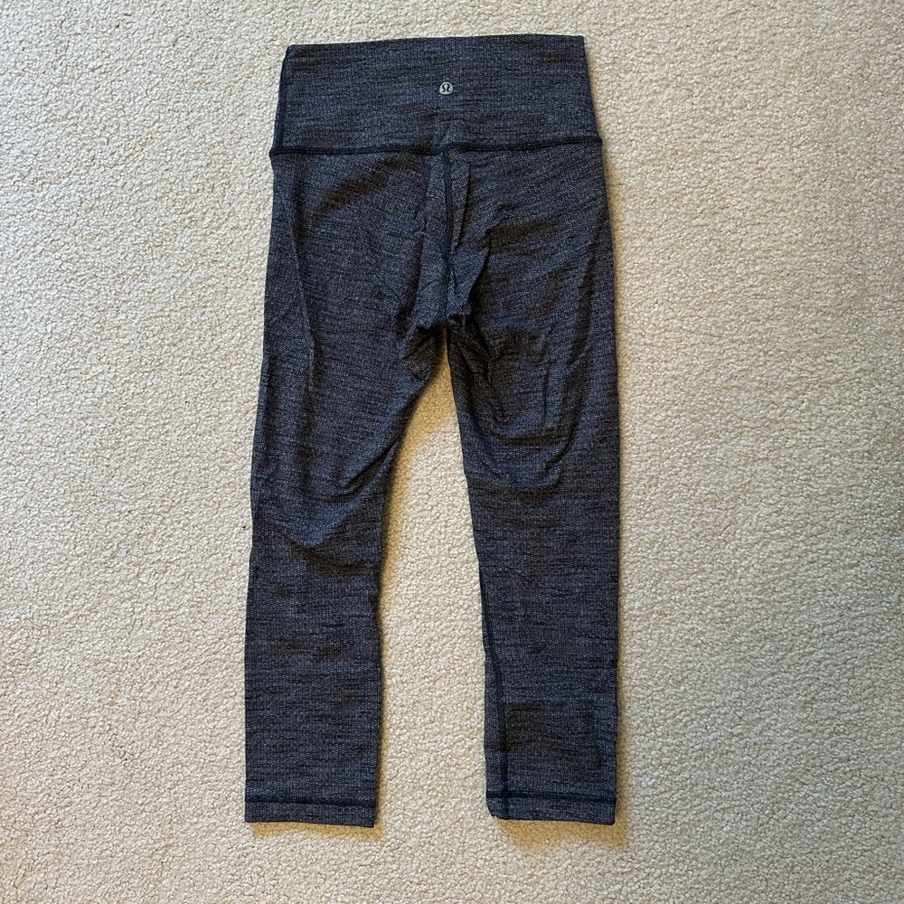 Lulu gray capri leggings